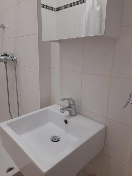 Zwei-Zimmer Wohnung In Wiesbadens Westend Luaran gambar